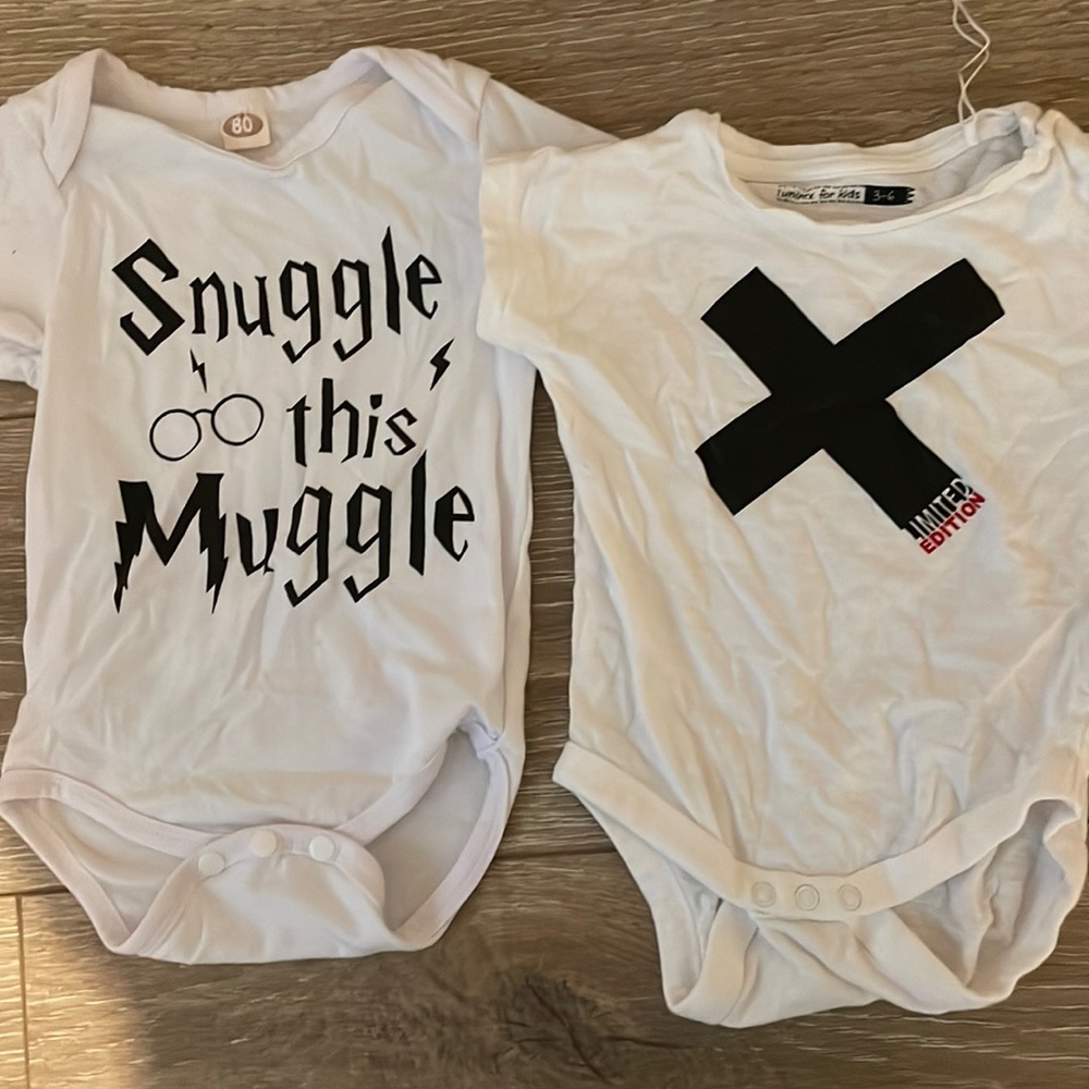Set of 2 onesie 3-6M baby boy